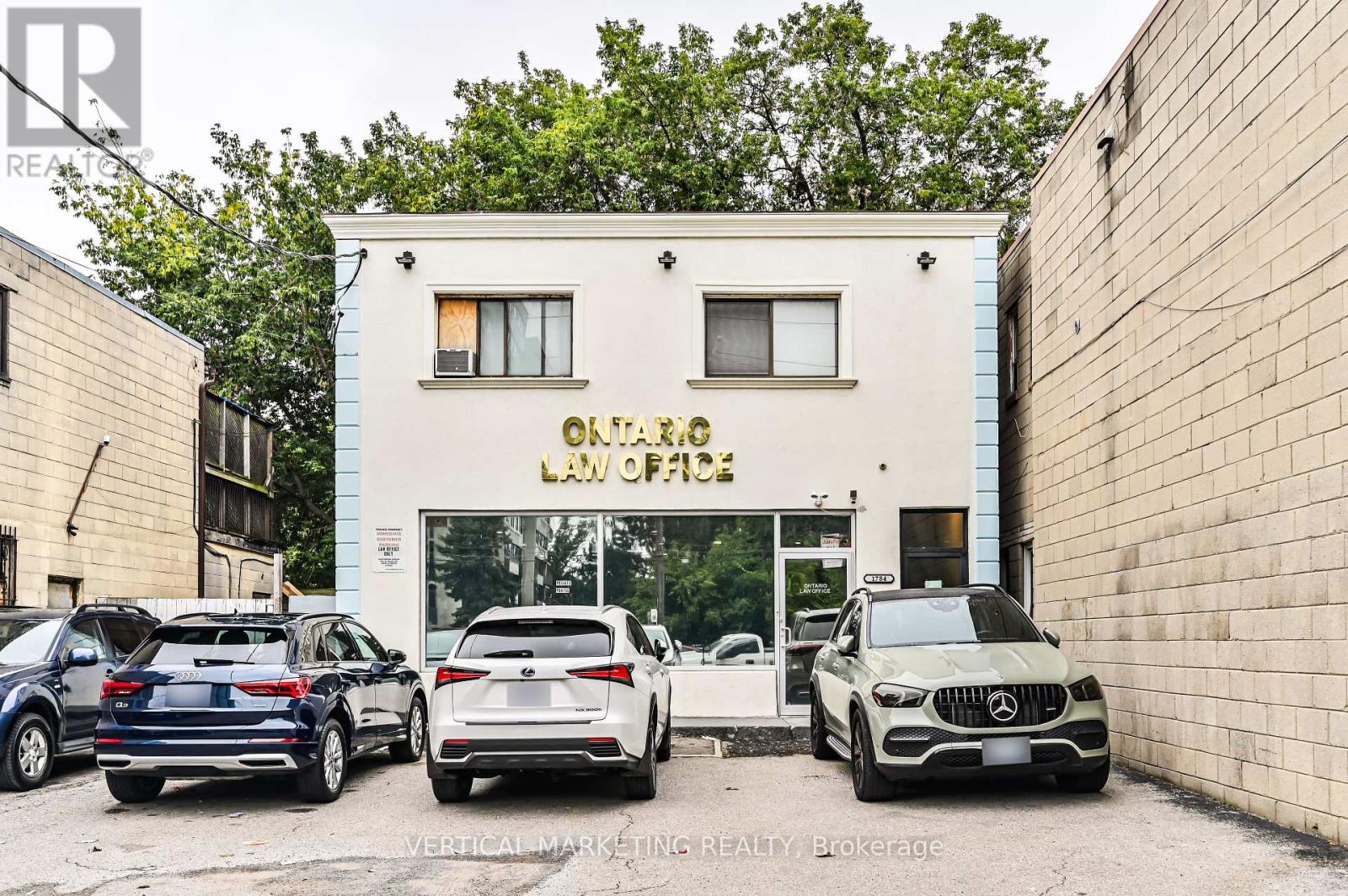 Commercial Building , mixed used , store front/ apartment